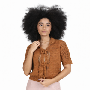 Blusa de Crochê Feita à Mão com Botões – Leve e Exclusiva