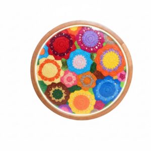 Bandeja em madeira com detalhe em croche