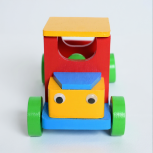 Brinquedo decorativo em madeira